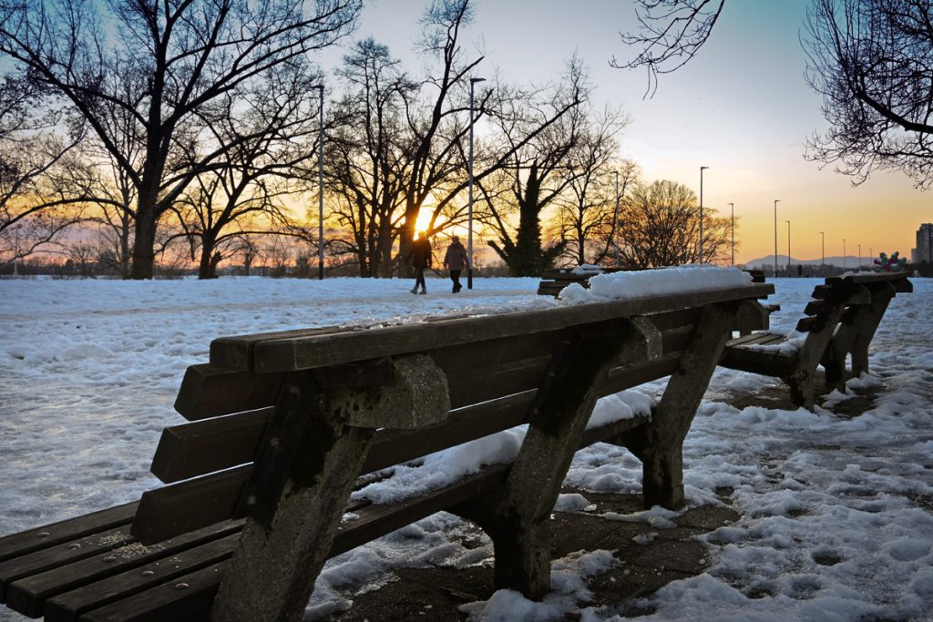 Zima, pogotovo ako je bez snijega i leda, ne nudi osobito privlačne kadrove, no uvijek se može nešto pronaći. Ili može iskoristiti hladan zrak koji daje bistrinu pogleda za neke od prije primijećene kadrove.  