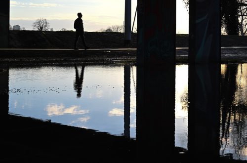 Foto projekt 365 01-14-2026 Simbolički trenutak otpora prikazan siluetom