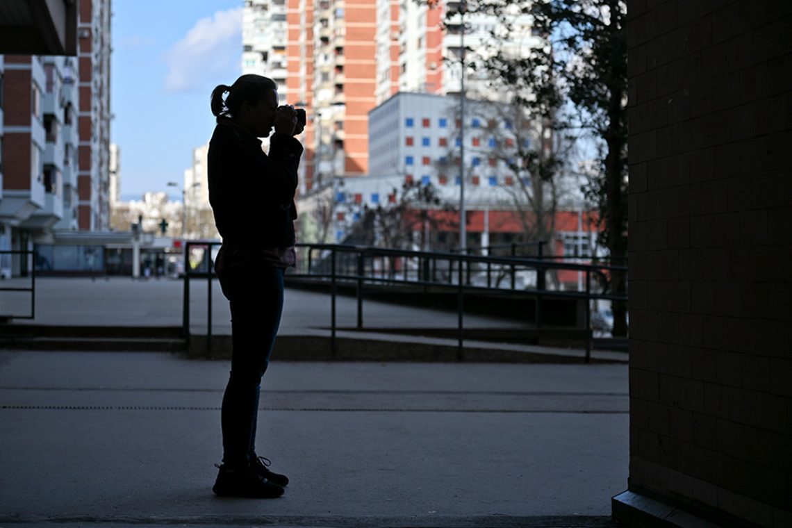 Sjene na oštrom proljetnom suncu