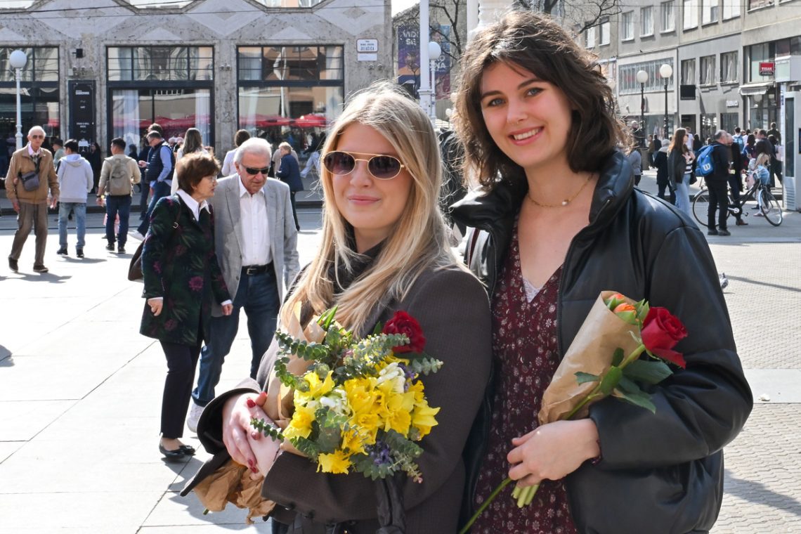Njena snaga, nježnost i cvijeće- Sretan Dan žena - hvala Dori i Jani