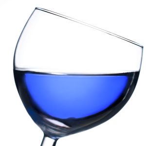 Plava linija neravnoteže - High Key fotografija stakla