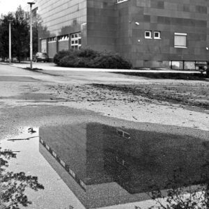 Bez kontrasta s nešto kiše