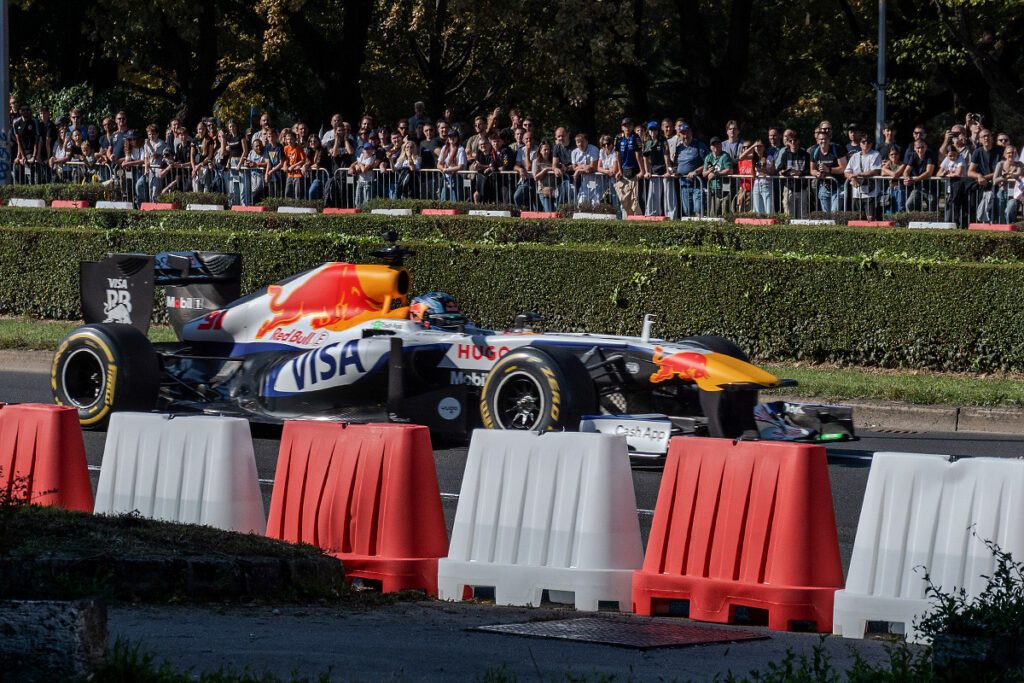 Brzina, buka i dim na Red Bull Showrun Zagreb