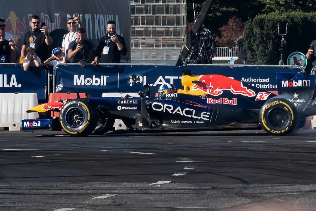 Brzina, buka i dim na Red Bull Showrun Zagreb