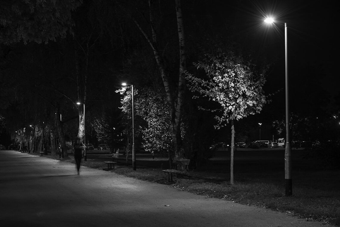 Noćna crno-bijela ili kolor fotografija