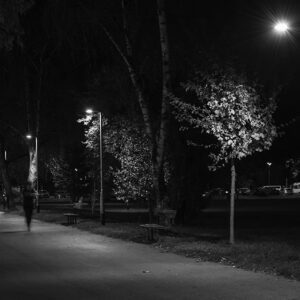 Noćna crno-bijela ili kolor fotografija