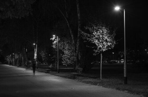 Noćna crno-bijela ili kolor fotografija