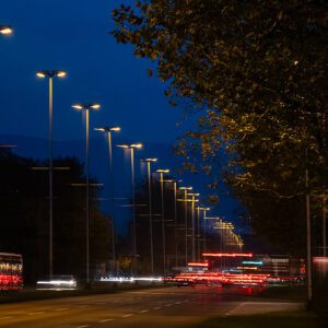 Duga ekspozicija i ICM noćna fotografija ulične rasvjete i prometa u Zagrebu