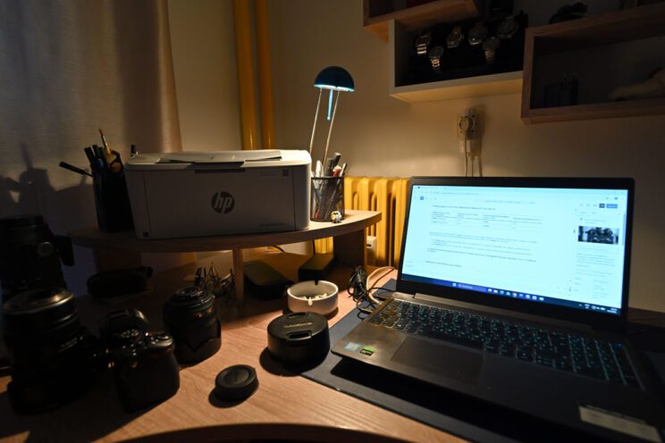 Nikon fotoaparat s Full Frame senzorom i FX objektivom na 18mm