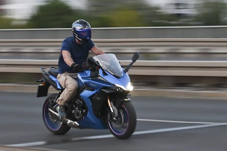 Fotonauk panning fotografija predvidivog kretanja