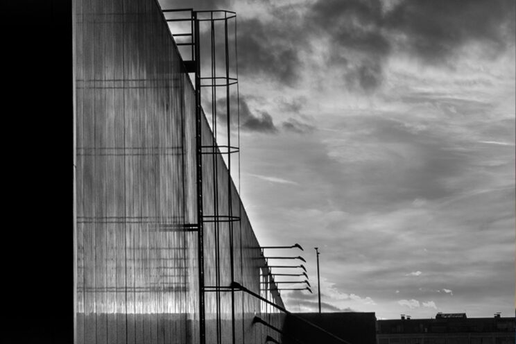 Geometrija istaknuta crno-bijelom fotografijom